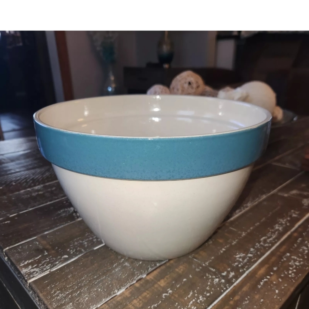 Medium Portugal Pottery Mixing Bowl, "Over And Back" Green Rim Stoneware 9x6 In.
